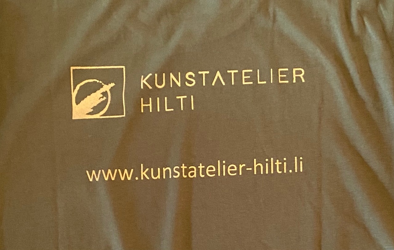 Shirt - mit Siebdruck Logo Atelier