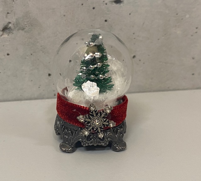 Mini-Schneekugel mit Weihnachtsbaum